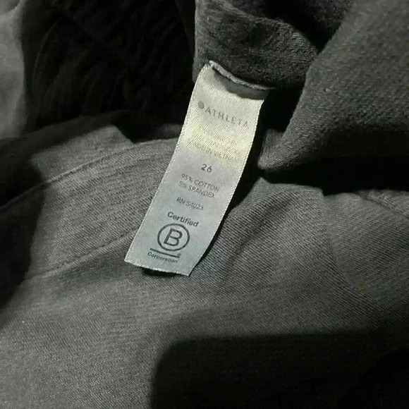 Athleta NWT Women's Farallon Short Size 26 Color Black $69 Retail - Picture 10 of 12